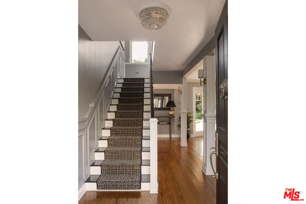 2555 N Altadena Drive