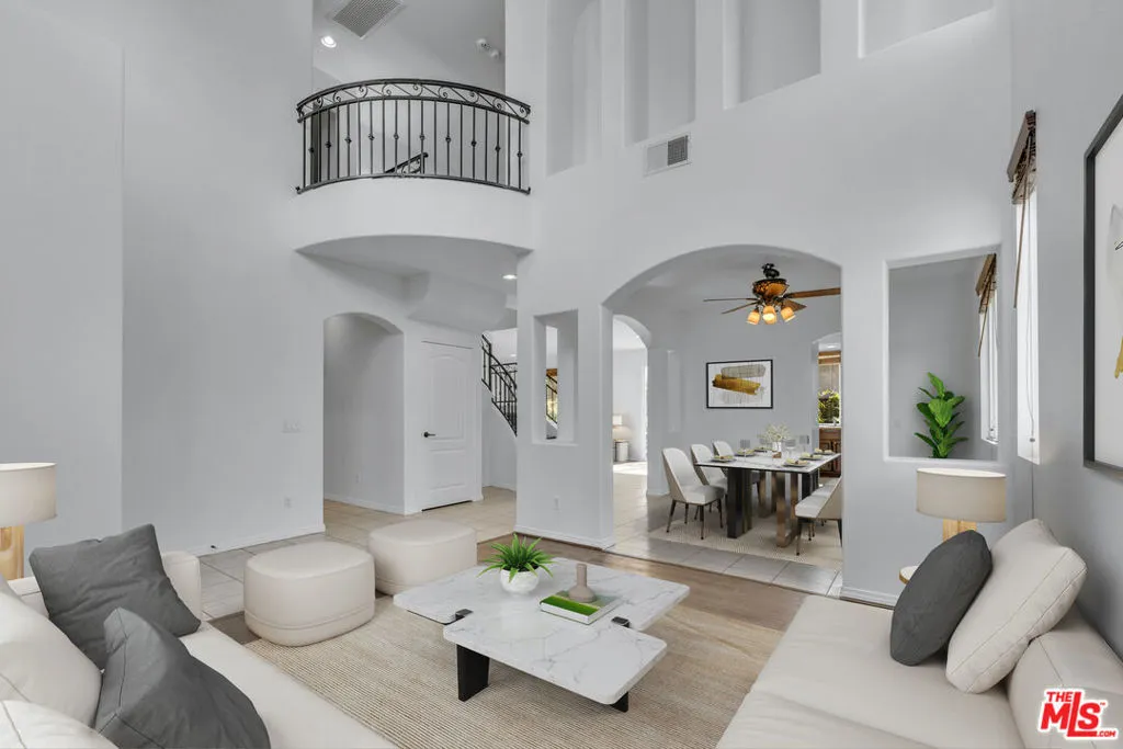 Winnetka, California 91306, United States, 4 Bedrooms Bedrooms, ,3 BathroomsBathrooms,Residential,Active,234320