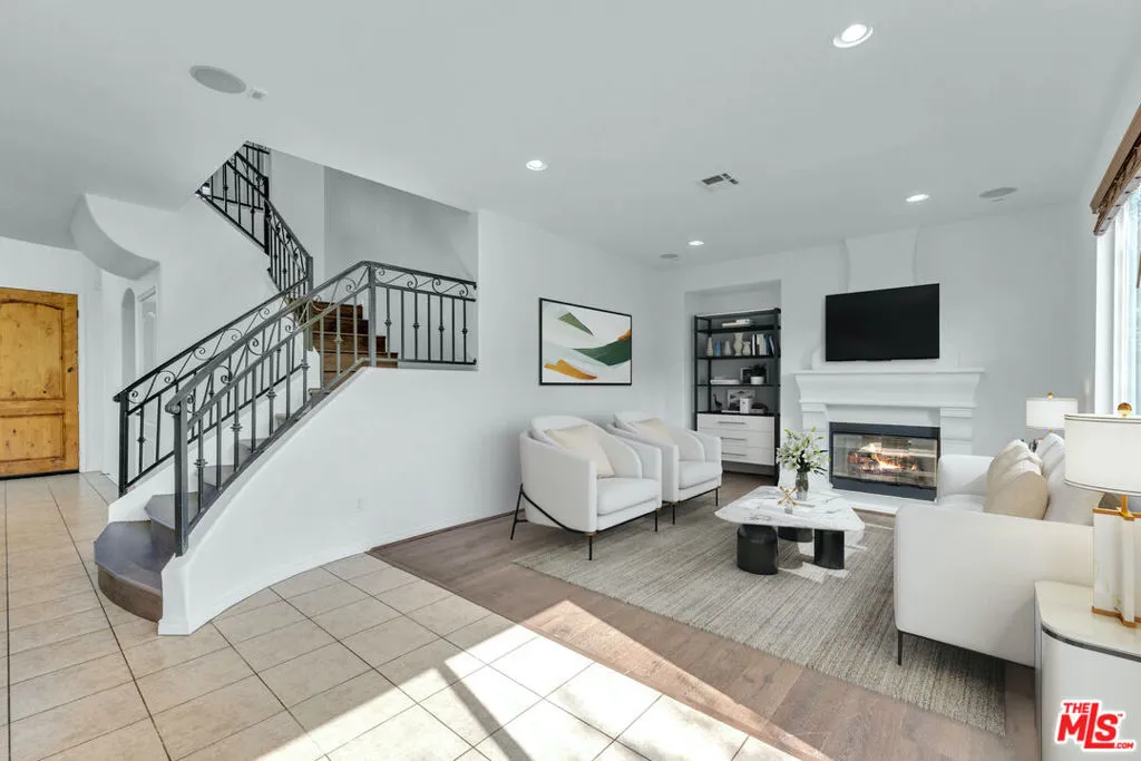 Winnetka, California 91306, United States, 4 Bedrooms Bedrooms, ,3 BathroomsBathrooms,Residential,Active,234320