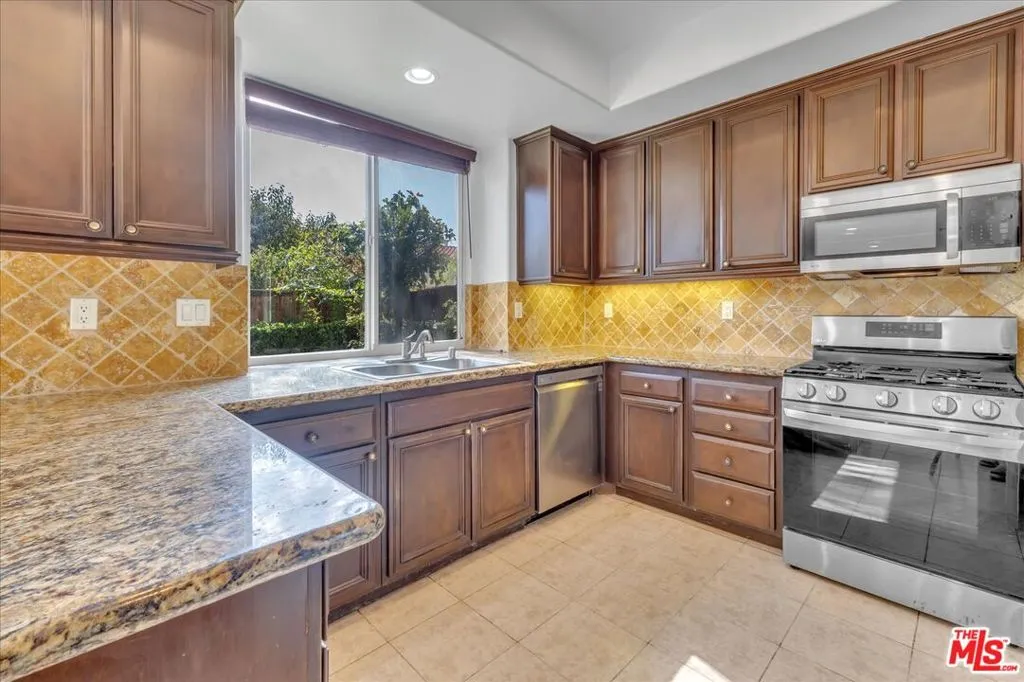 Winnetka, California 91306, United States, 4 Bedrooms Bedrooms, ,3 BathroomsBathrooms,Residential,Active,234320