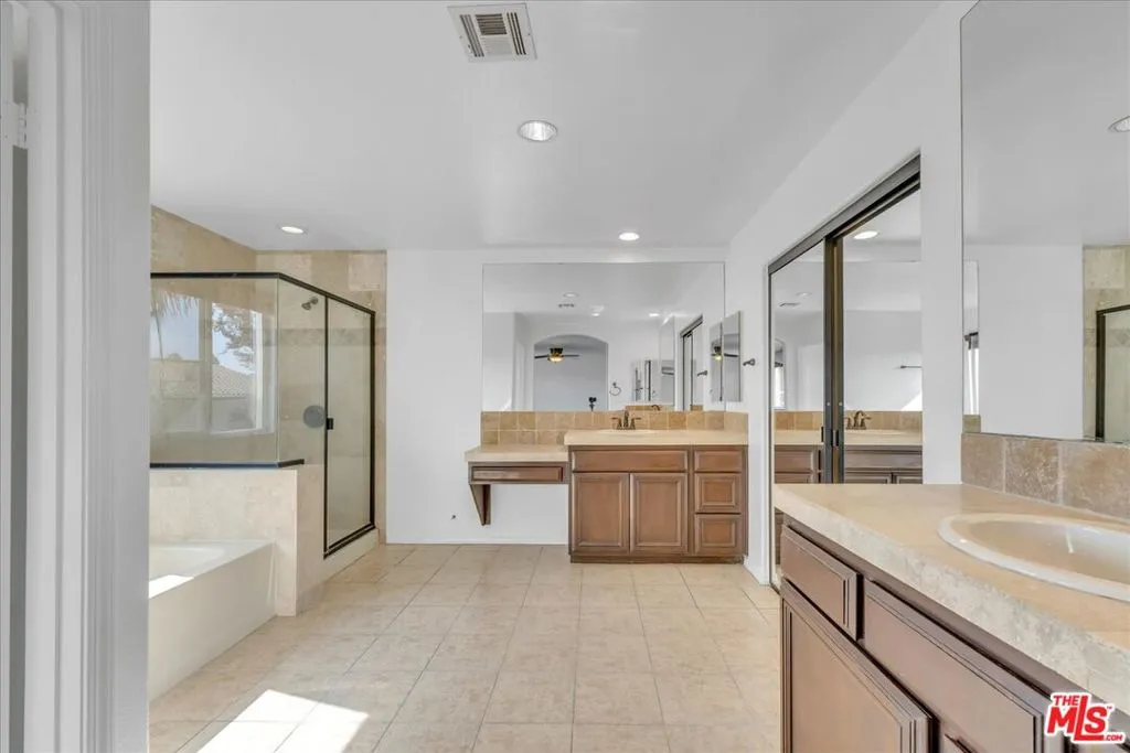 Winnetka, California 91306, United States, 4 Bedrooms Bedrooms, ,3 BathroomsBathrooms,Residential,Active,234320