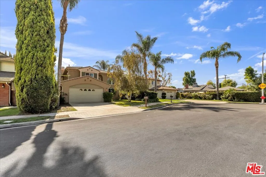 Winnetka, California 91306, United States, 4 Bedrooms Bedrooms, ,3 BathroomsBathrooms,Residential,Active,234320