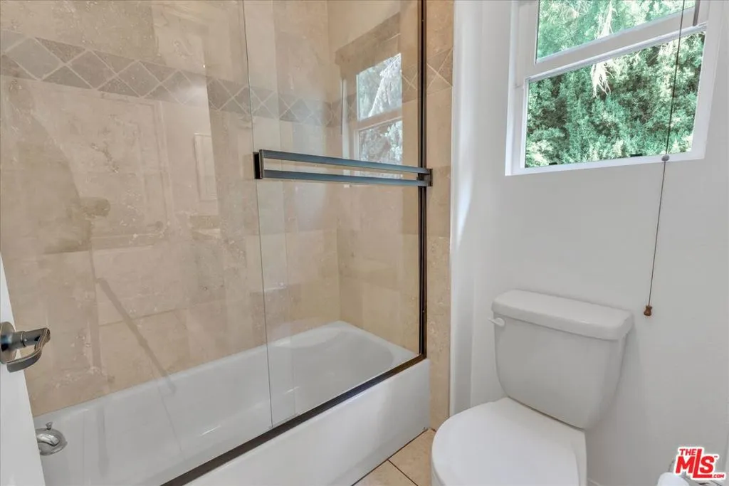 Winnetka, California 91306, United States, 4 Bedrooms Bedrooms, ,3 BathroomsBathrooms,Residential,Active,234320