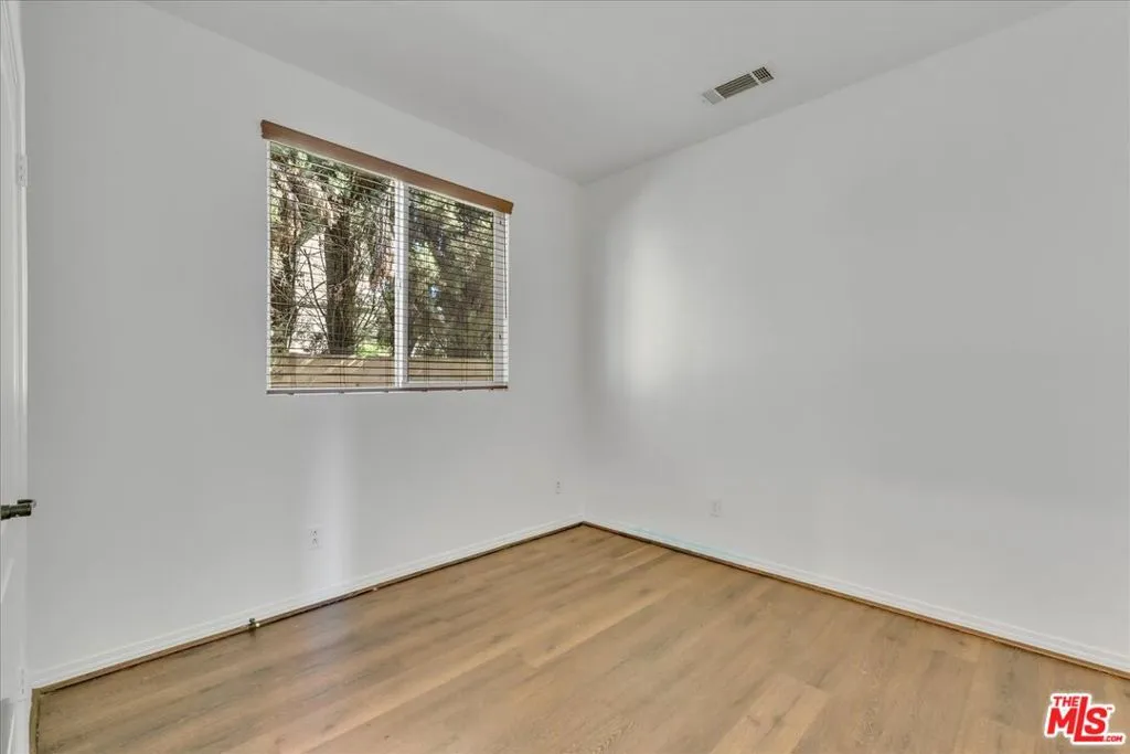 Winnetka, California 91306, United States, 4 Bedrooms Bedrooms, ,3 BathroomsBathrooms,Residential,Active,234320