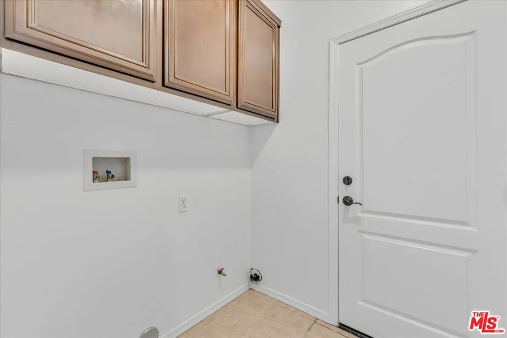 Winnetka, California 91306, United States, 4 Bedrooms Bedrooms, ,3 BathroomsBathrooms,Residential,Active,234320