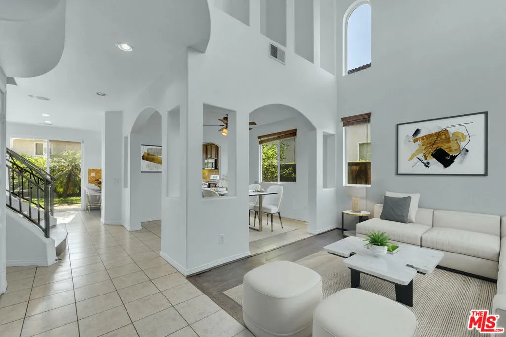 Winnetka, California 91306, United States, 4 Bedrooms Bedrooms, ,3 BathroomsBathrooms,Residential,Active,234320