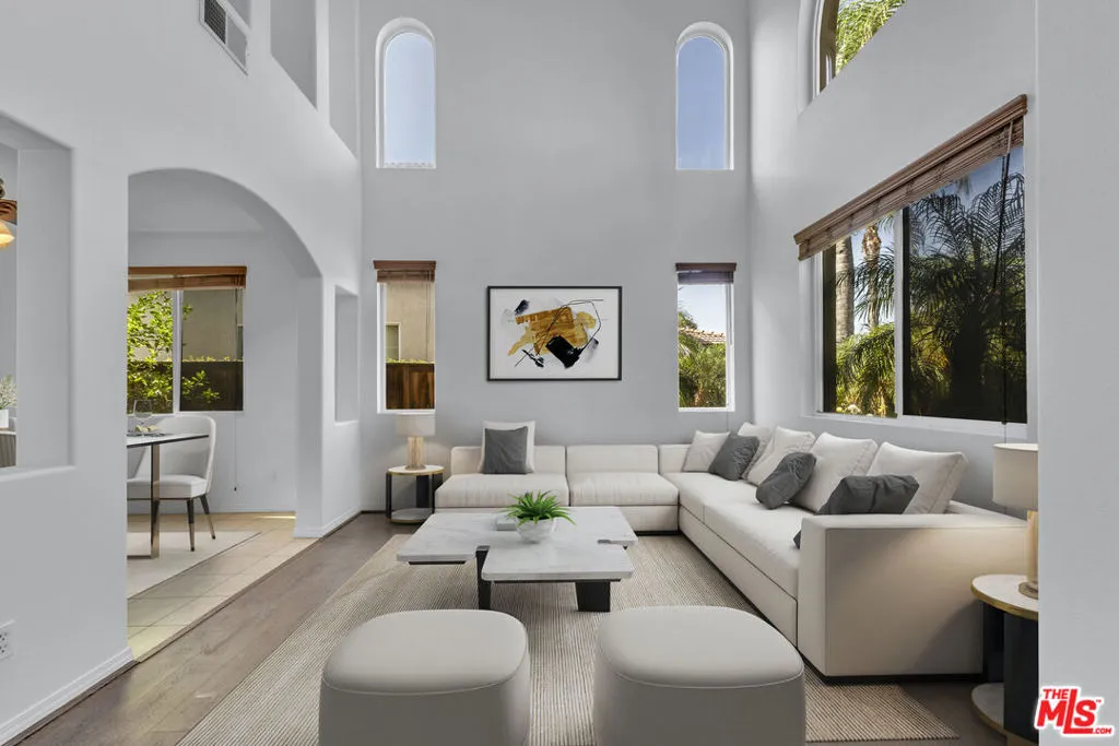 Winnetka, California 91306, United States, 4 Bedrooms Bedrooms, ,3 BathroomsBathrooms,Residential,Active,234320