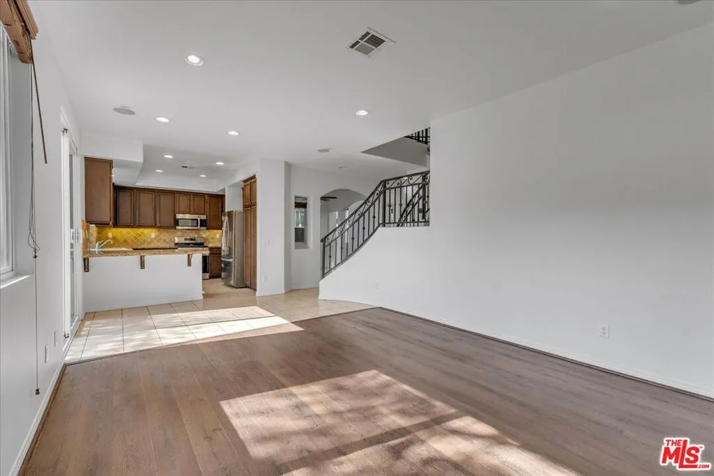 Winnetka, California 91306, United States, 4 Bedrooms Bedrooms, ,3 BathroomsBathrooms,Residential,Active,234320