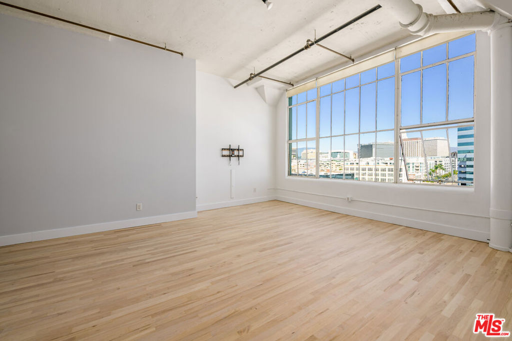 420 S San Pedro Street 605