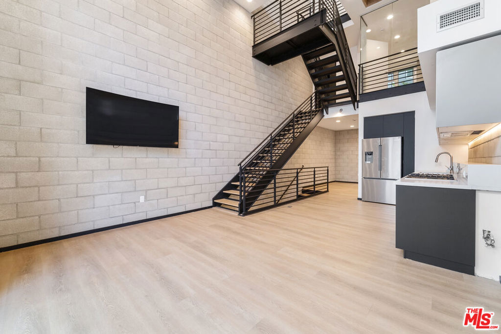 Properties 2 3450 Cahuenga Boulevard 411