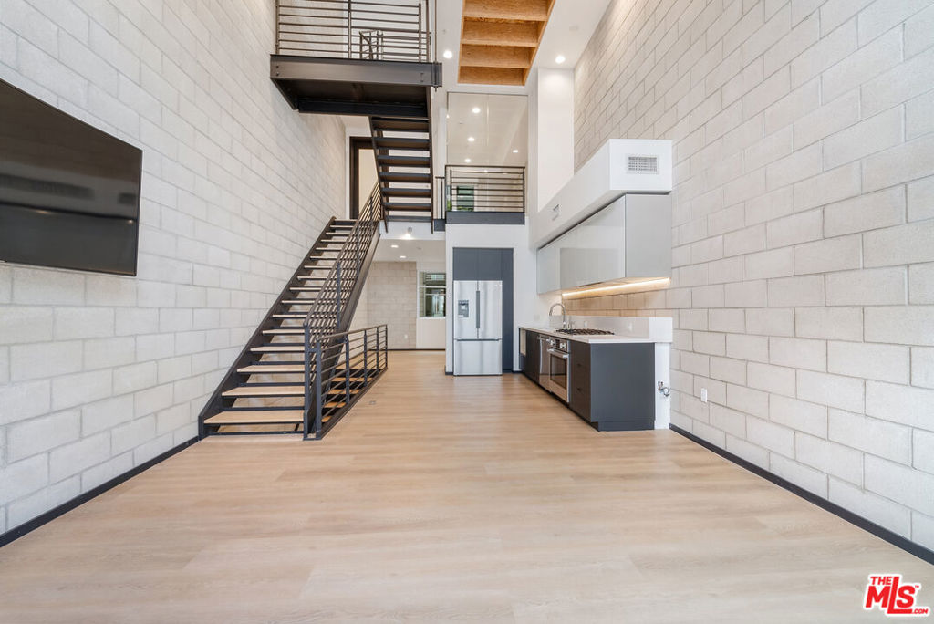 Properties 4 3450 Cahuenga Boulevard 411
