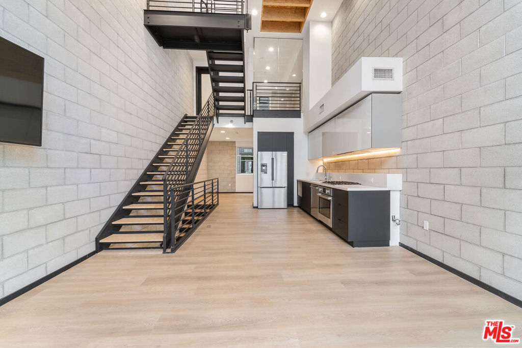 Properties 3 3450 Cahuenga Boulevard 411