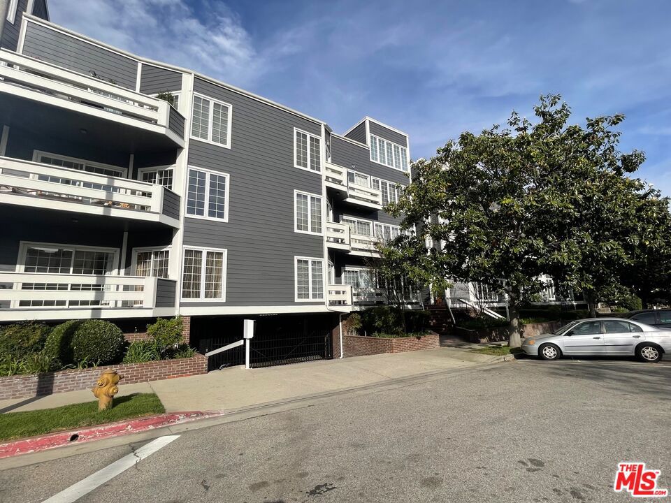 1840 Veteran Avenue 106