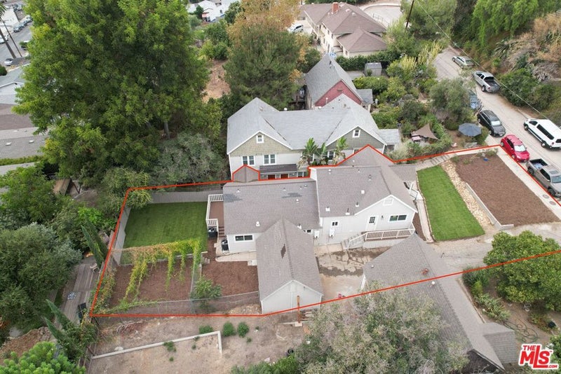2626 Crestmoore Place