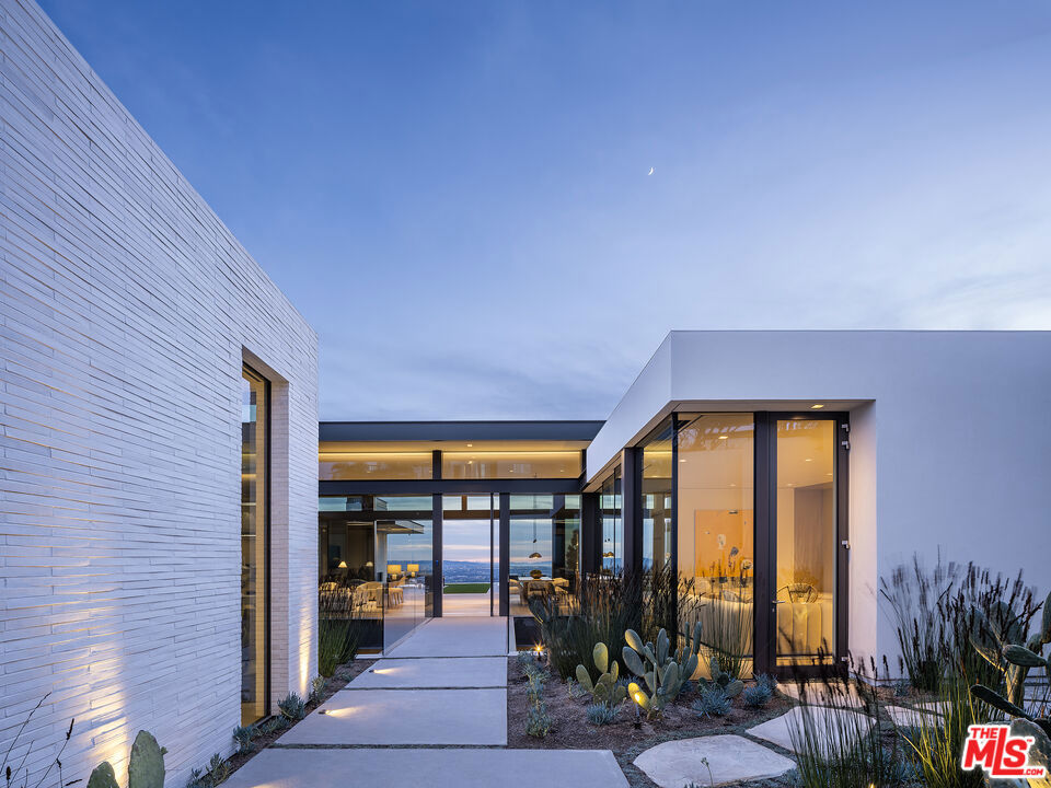 Properties 2 9006 Thrasher Avenue
