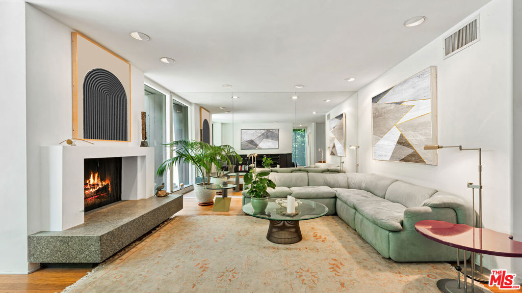 853 S Bundy Drive