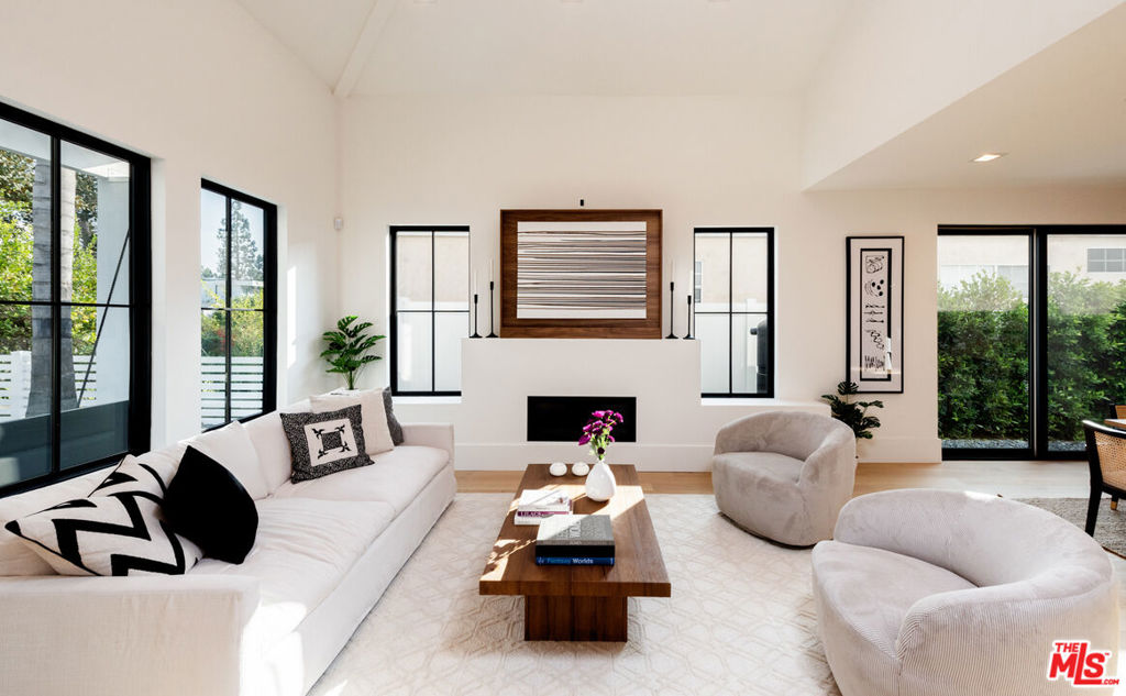 Properties 3 4153 Vantage Avenue