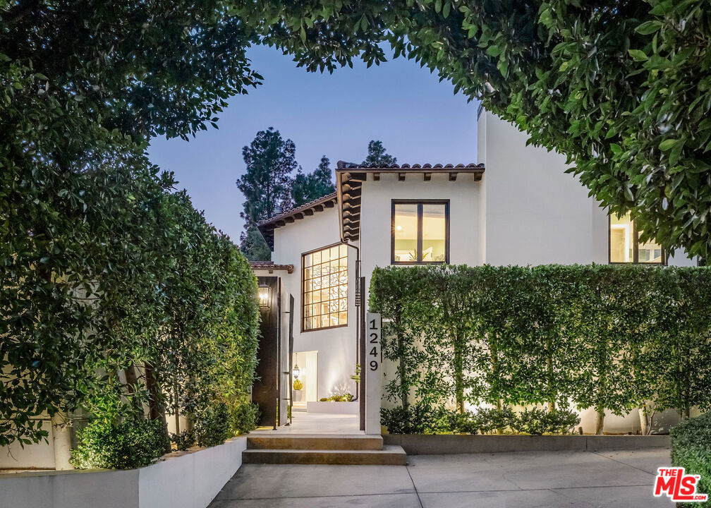 1249 N Doheny Drive