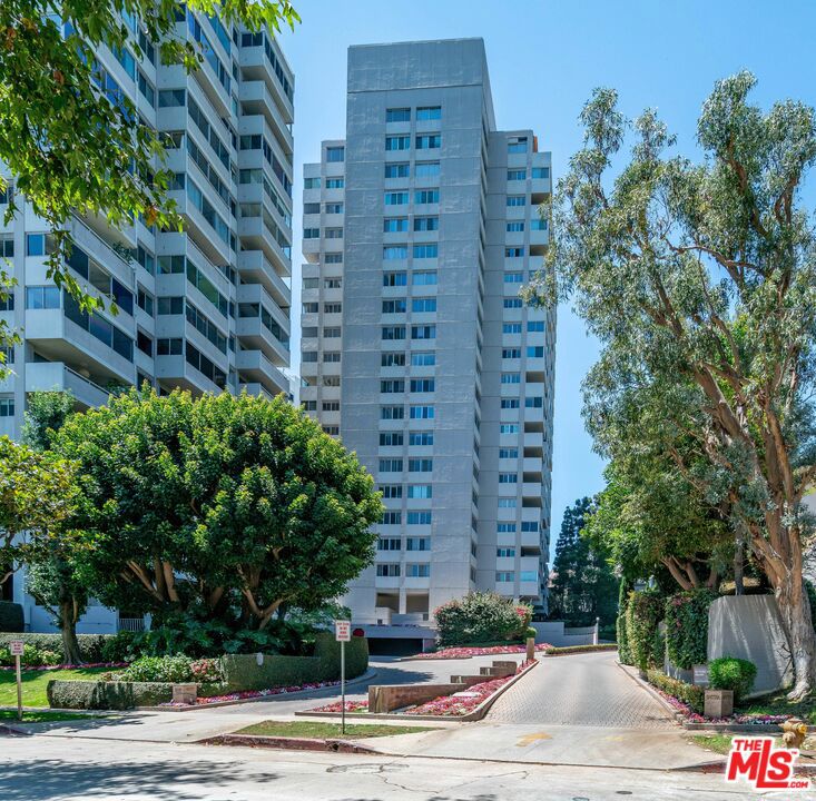 865 Comstock Avenue 7F