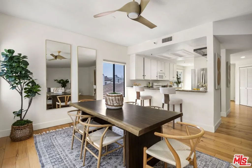 Los Angeles, California 90024, United States, 2 Bedrooms Bedrooms, ,2 BathroomsBathrooms,Residential,Pending,181631