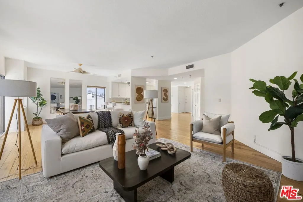 Los Angeles, California 90024, United States, 2 Bedrooms Bedrooms, ,2 BathroomsBathrooms,Residential,Pending,181631