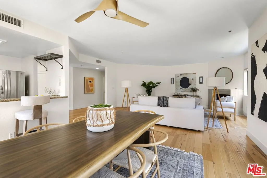 Los Angeles, California 90024, United States, 2 Bedrooms Bedrooms, ,2 BathroomsBathrooms,Residential,Pending,181631