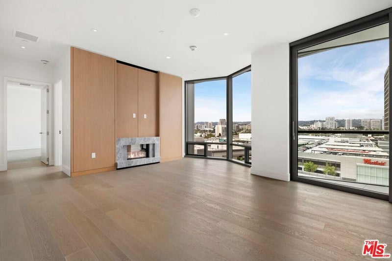211 W Elm Court 6E
