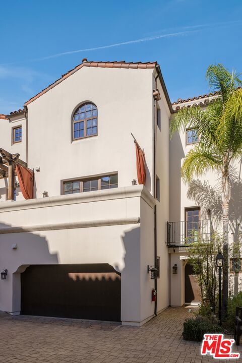 11937 W Sunset Boulevard 4