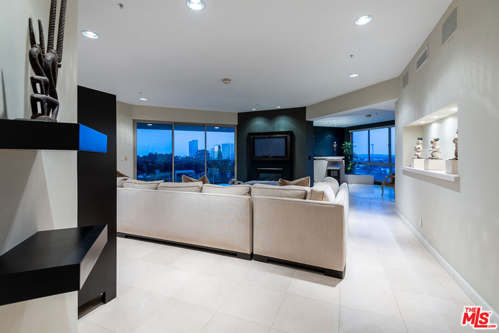 10490 Wilshire Boulevard 604