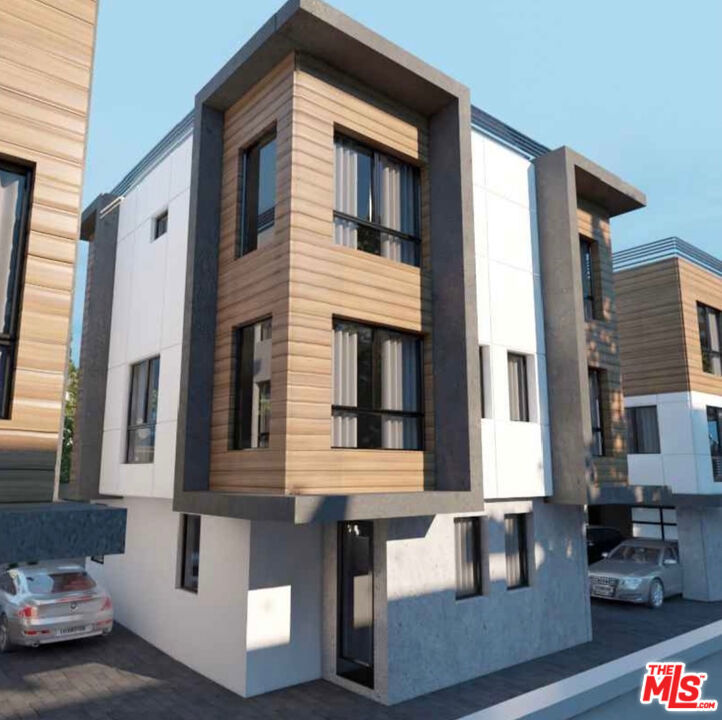 553 N Heliotrope Drive