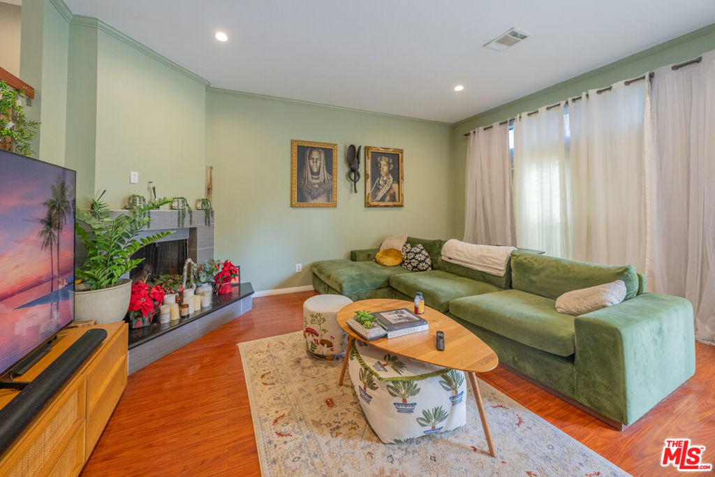 20737 Roscoe Boulevard 704