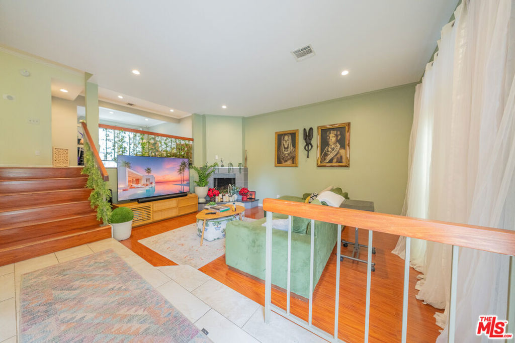 20737 Roscoe Boulevard 704