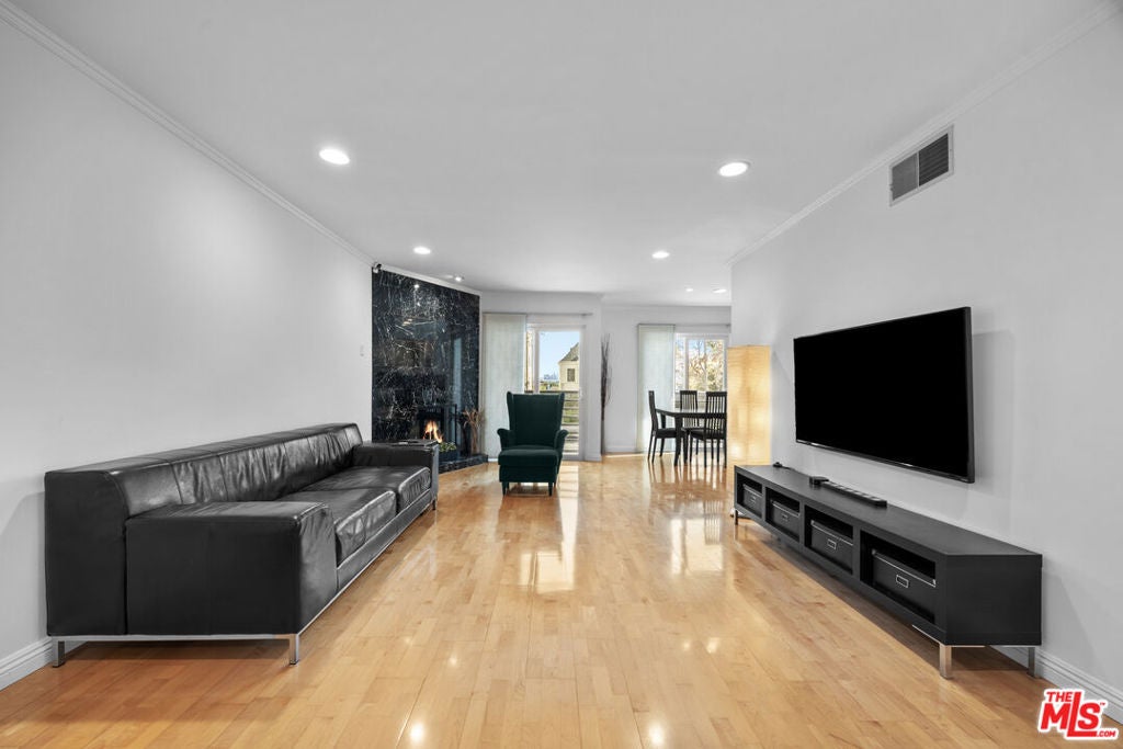 1515 S Beverly Drive 202