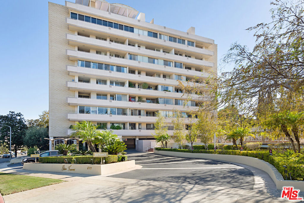 1333 S Beverly Glen 302