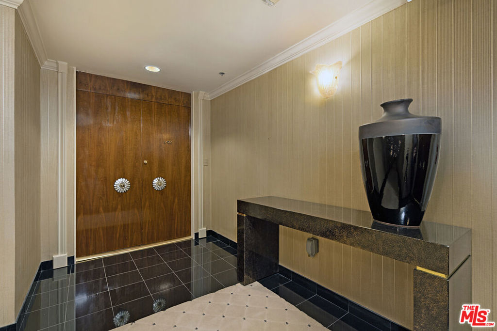 1333 S Beverly Glen 302