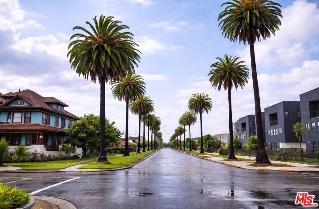 3977 S Budlong Avenue