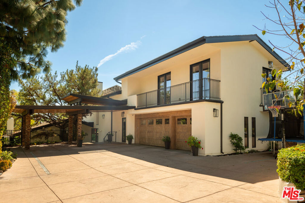 16820 Oak View Drive