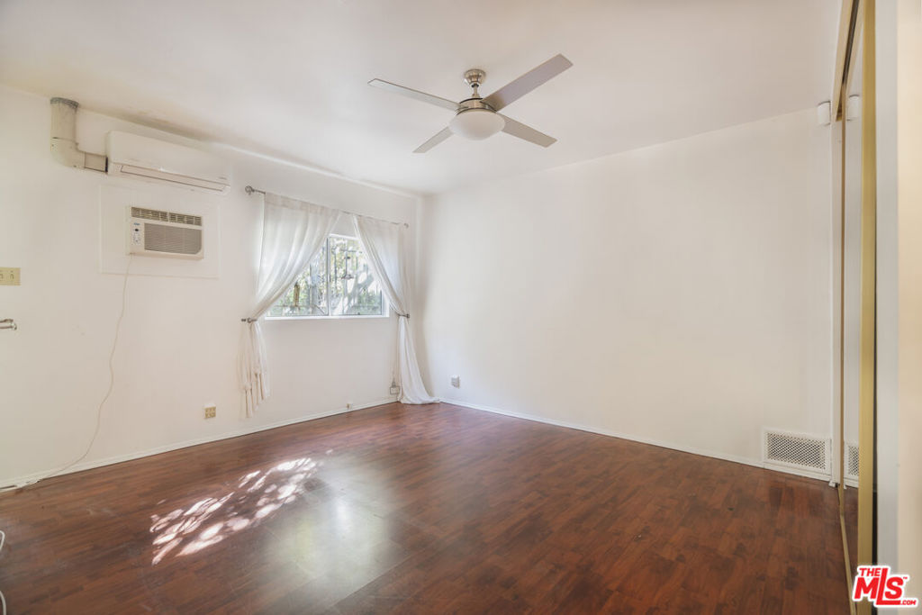 424 N Edinburgh Avenue