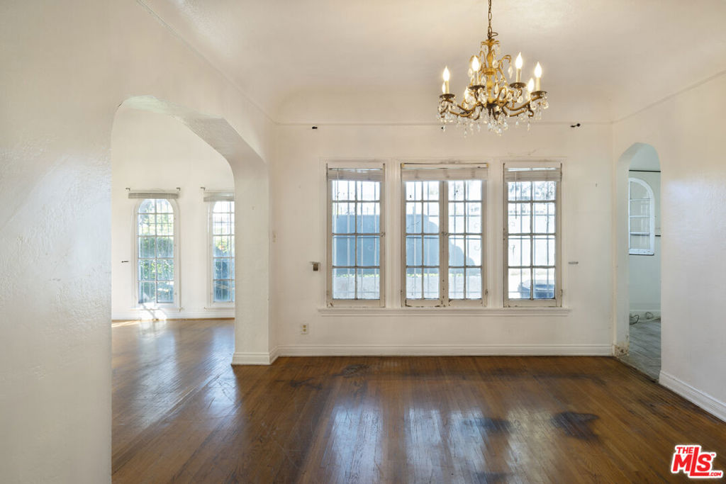 424 N Edinburgh Avenue