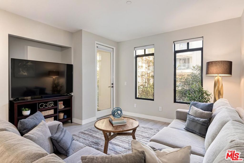 5625 Crescent Parkway 208