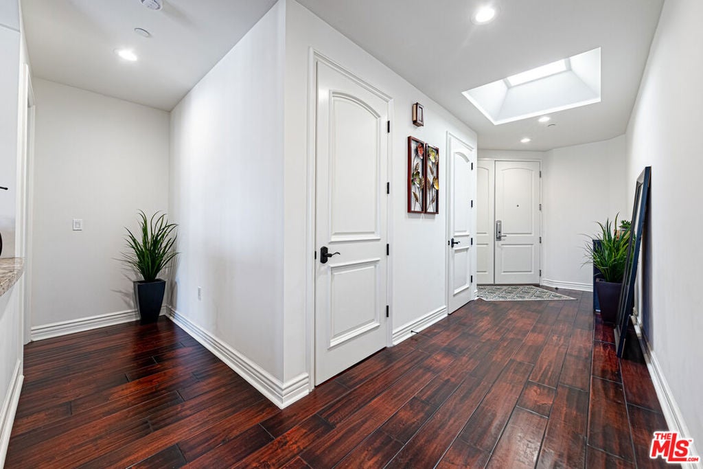 5057 Maplewood Avenue PH4