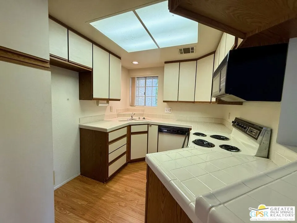 Palm Springs, California 92264, United States, 2 Bedrooms Bedrooms, ,2 BathroomsBathrooms,Residential,Pending,147155