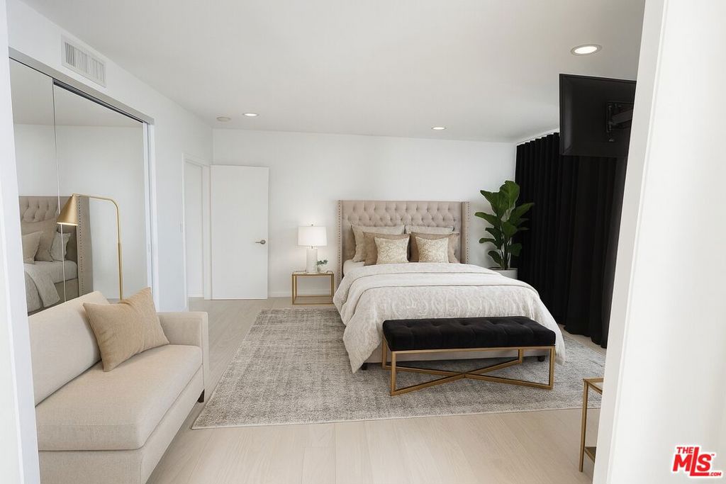 2222 Avenue Of The Stars 705