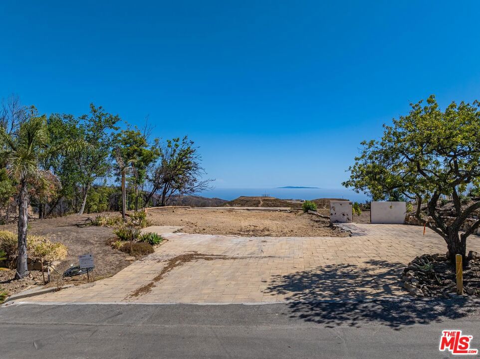 23224 W Paloma Blanca Drive