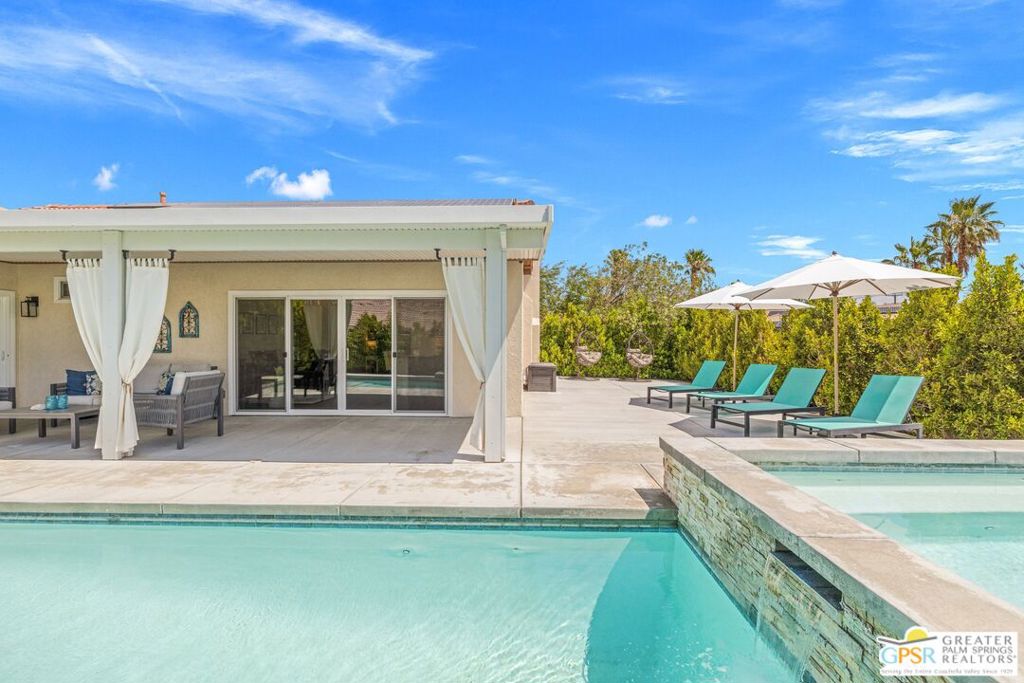1609 Amelia Way