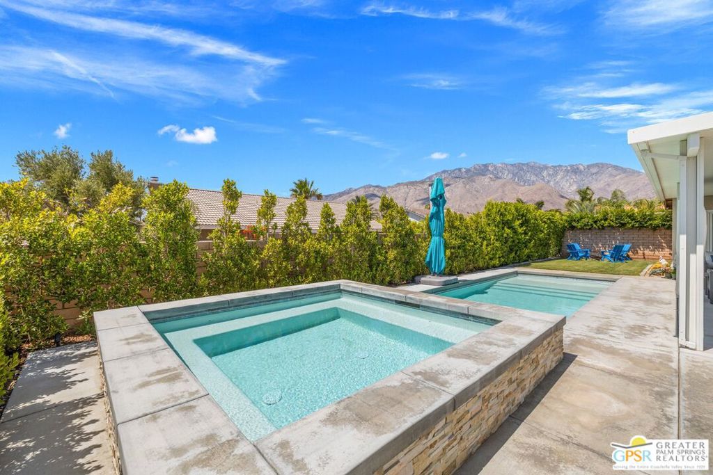 1609 Amelia Way
