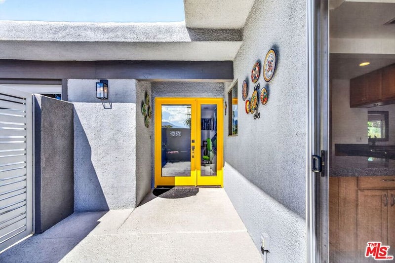 598 N Saturmino Drive