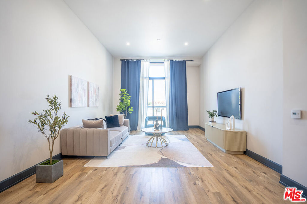 3223 W 6th Street 205