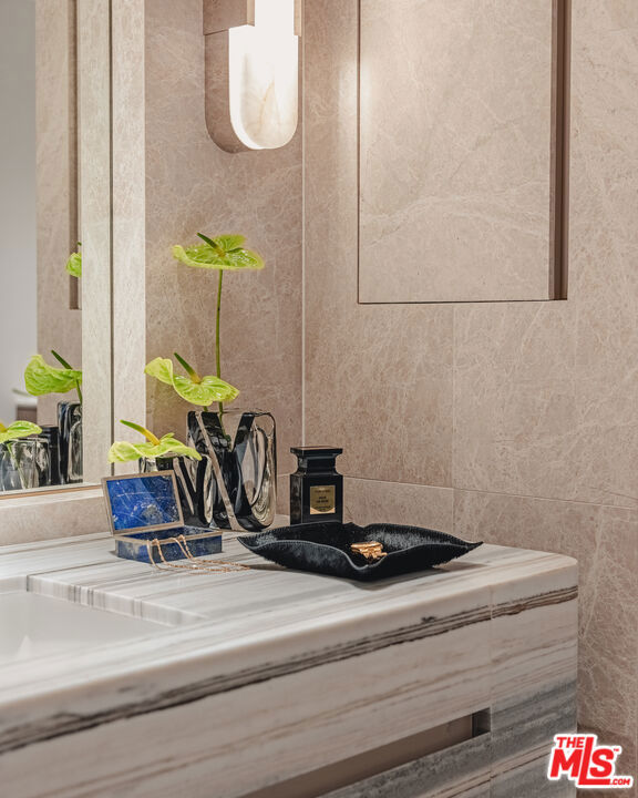 9200 Wilshire Blvd 306W