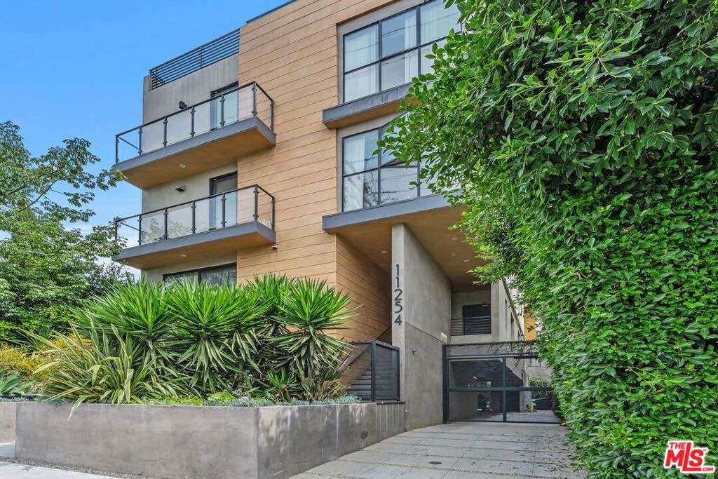 Properties 2 11254 Mississippi Avenue
